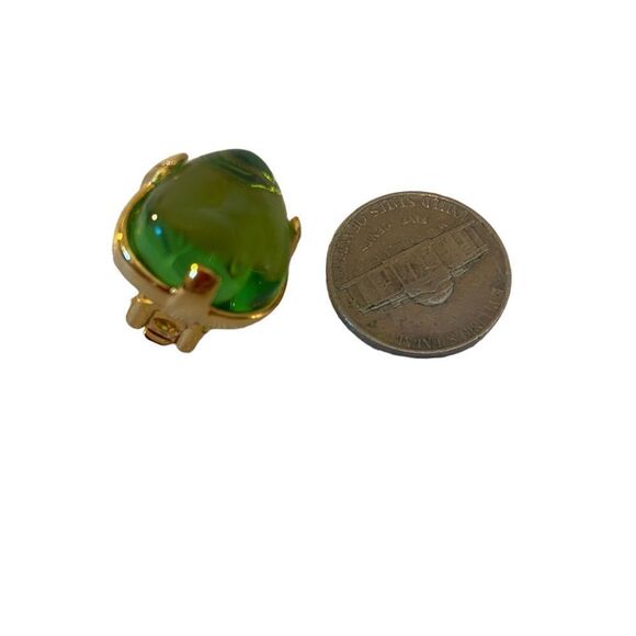 Kenneth Jay Lane Couture Collection Translucent Green & Gold Toned Clips. - Picture 5 of 7